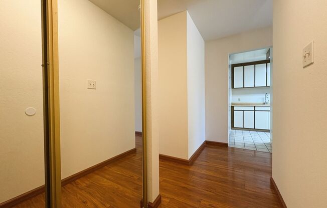 Charming 2BR/2BA Condo Steps from Downtown Mountain View