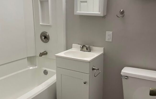 Studio, 1 bath, 230 sqft, $695, Unit 108
