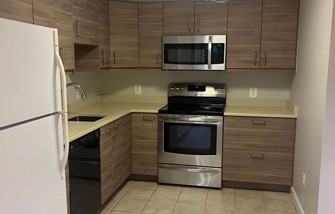 Spacious & Updated Accessory Apartment! 5 Min Walk to Takoma Metro, Restaurants & Starbucks! ALL UTILITIES INCLUDED!