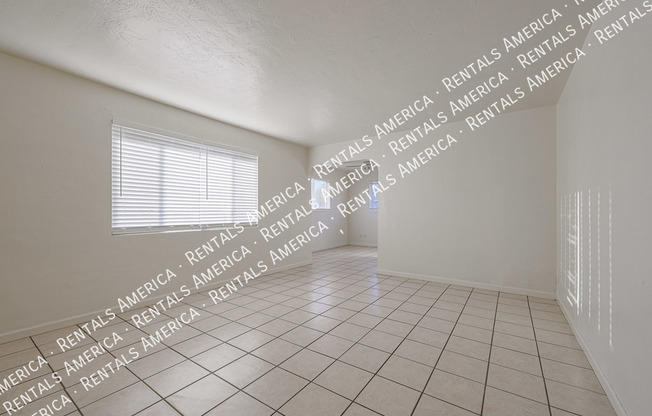 8835 N 28 AVE
