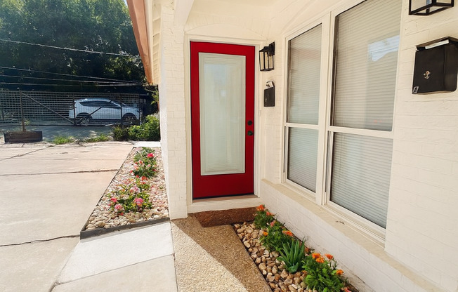 8 beds, 3 baths, $10,400, Unit House