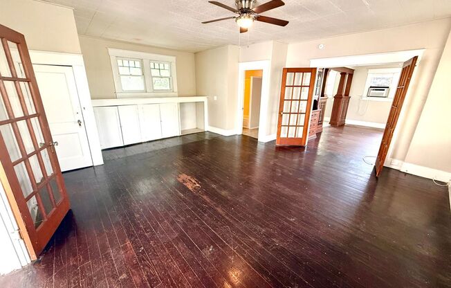 810 W MAGNOLIA AVE