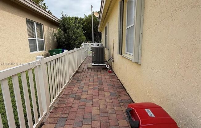 2330 SW 132ND AVE MIRAMAR, FL 33027