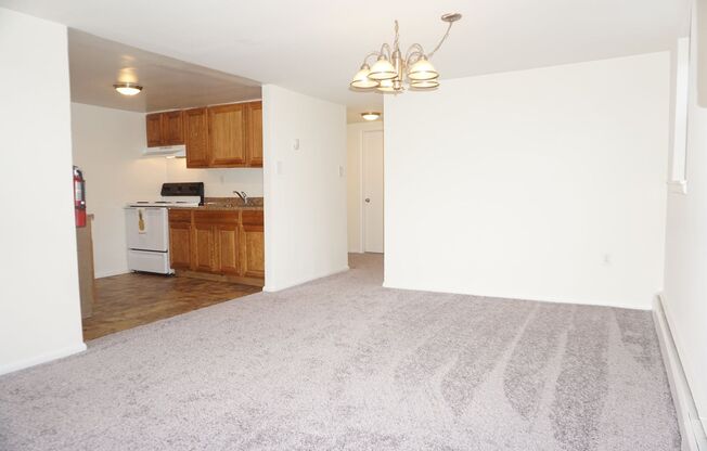 2 beds, 1 bath, 925 sqft, $1,389, Unit A03