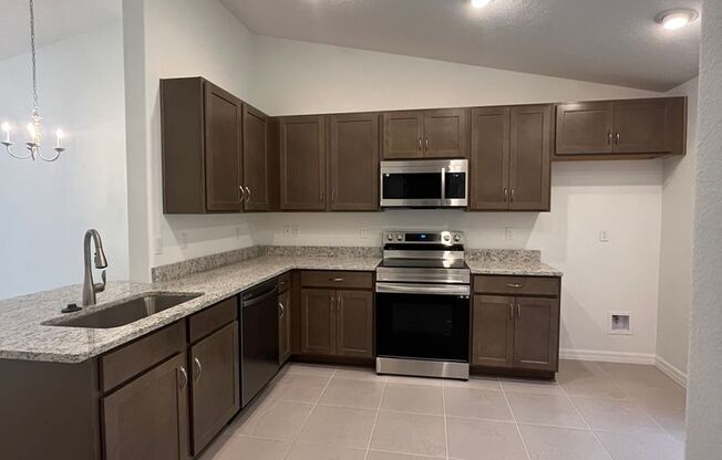 4 beds, 2 baths, $1,850, Unit UNIT B