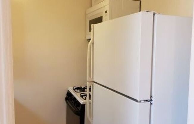 2 beds, 1 bath, $2,280, Unit 4353