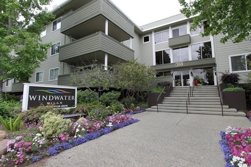 EPIC REA-AZARI PM: Condo w/Parking & Community Pool close to BART & schools