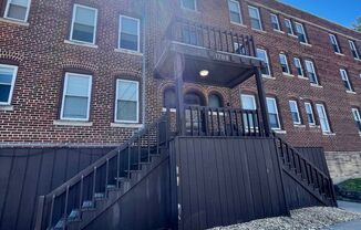1709 E Park Pl