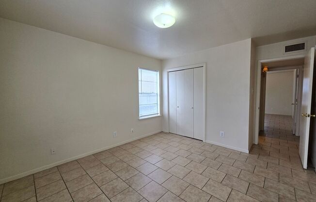 2 beds, 1 bath, $750, Unit 1309 Quail Circle - Unit A