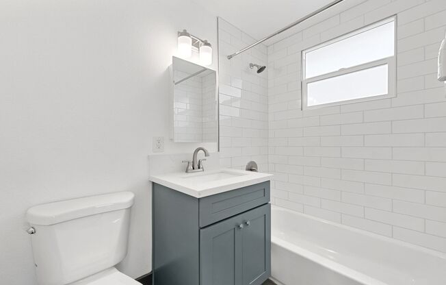 NEWLY RENOVATED STUDIO IN PRIME ALAMITOS BEACH!