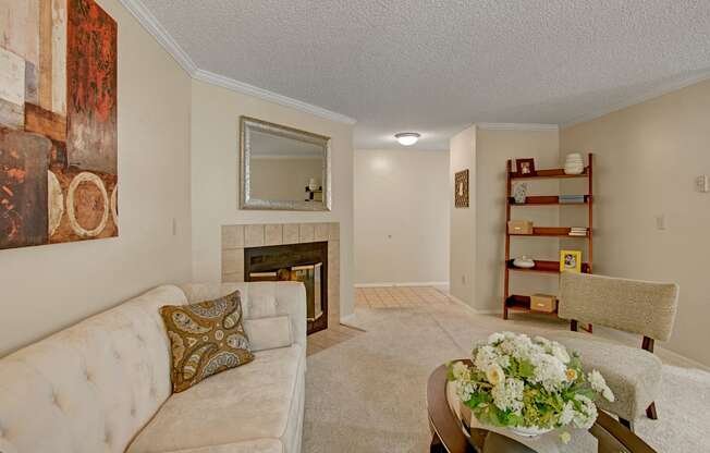 Ridge and Shores Living Room Apartments in Federal Way, WA