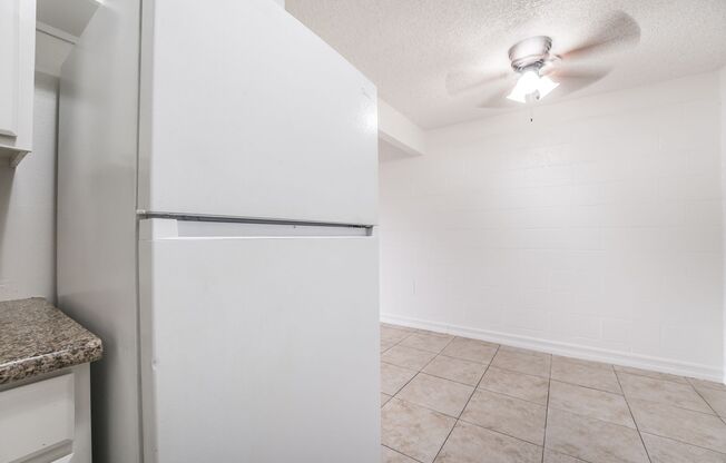 1 bed, 1 bath, $950, Unit Unit #16