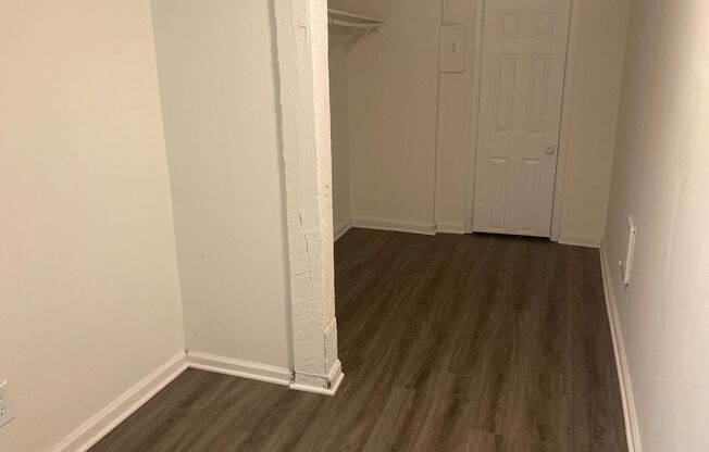 1 bed, 1 bath, 700 sqft, $1,199, Unit 40-B
