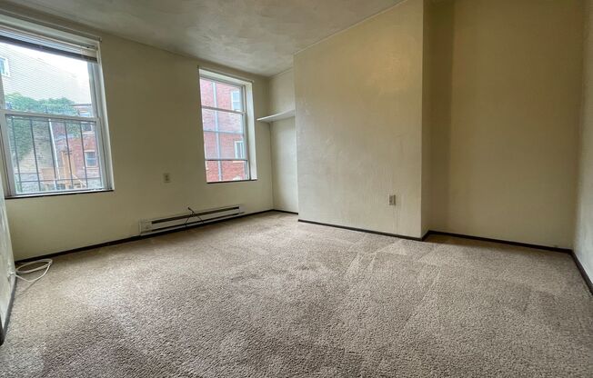 Spacious 2BR On Bates Street - Walking Distance to Pitt Campus Buildings & Forbes Ave! Call Today to Tour!