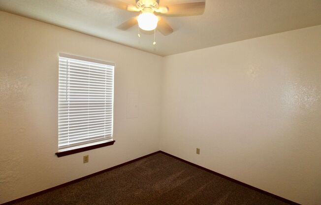 2 beds, 1 bath, 850 sqft, $850, Unit 11B