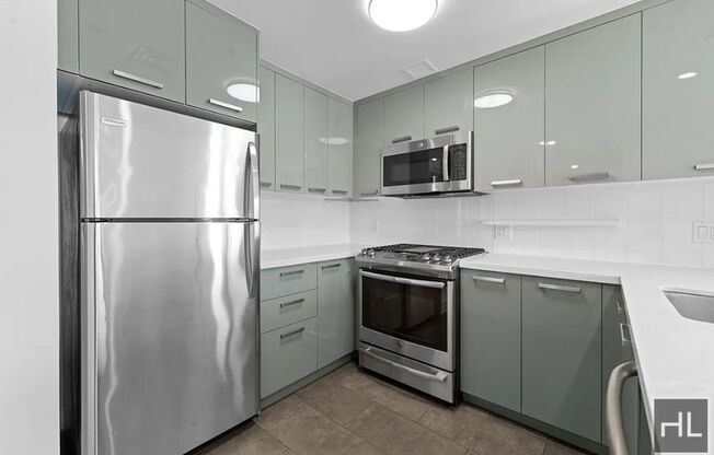 3 beds, 2 baths, 1,214 sqft, $5,000, Unit 719