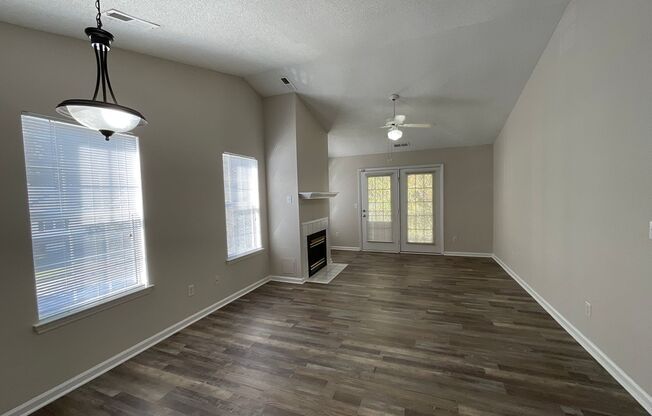 2 beds, 2 baths, 1,270 sqft, $1,500, Unit 2726-5 Upstairs 2BR 2BA Remodel Summit Pet Friendly