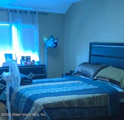 52 MARKHAM PL