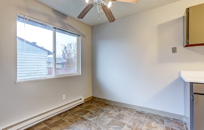 2 beds, 1 bath, 836 sqft, $1,495, Unit 37