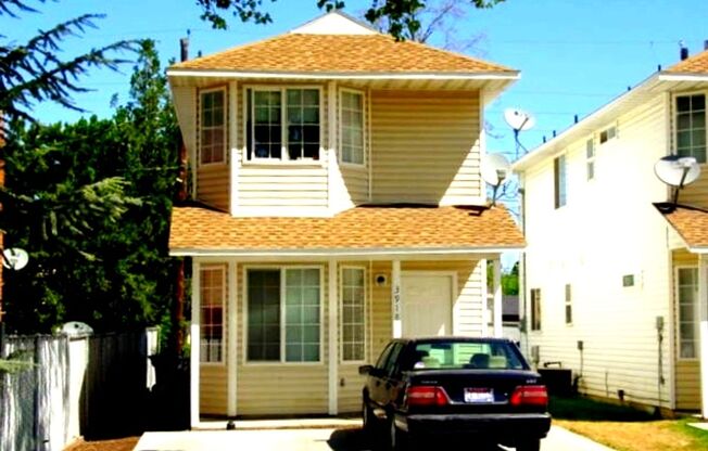 Beautiful 2-Story Row Home! Lawn Maintained!