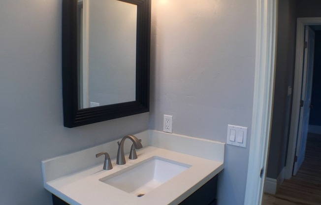 2 beds, 1 bath, $2,695, Unit 4521 Wilson Avenue