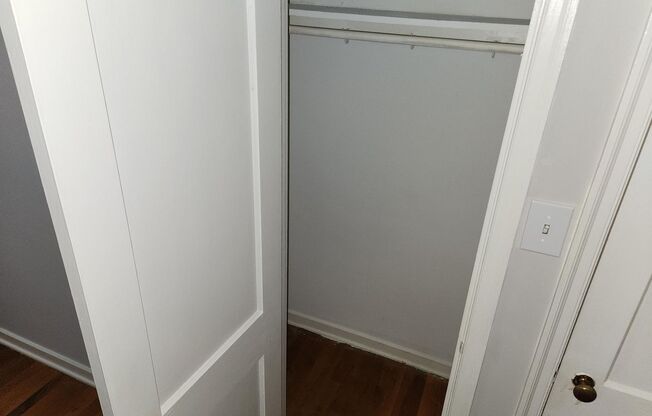 2 beds, 1 bath, 897 sqft, $2,335, Unit E-14