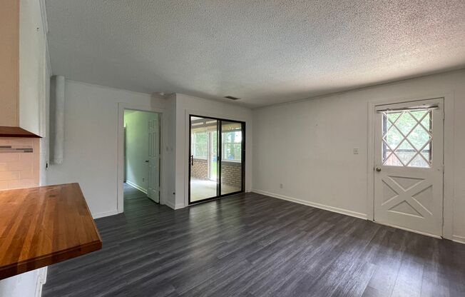Freshly Updated 1bd/1bth with Wifi, Stainless Appliances and More!