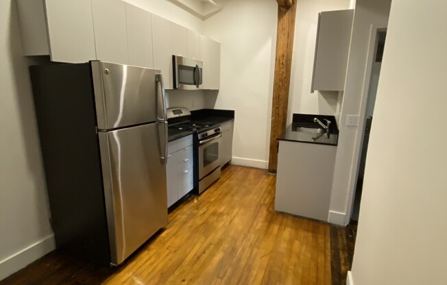 2 beds, 1 bath, 1,100 sqft, $4,300, Unit W112