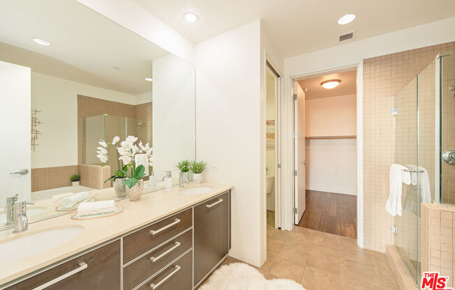 2 beds, 2 baths, 1,200 sqft, $3,900, Unit 1412