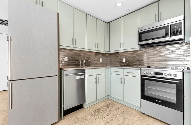 531 W 159 ST