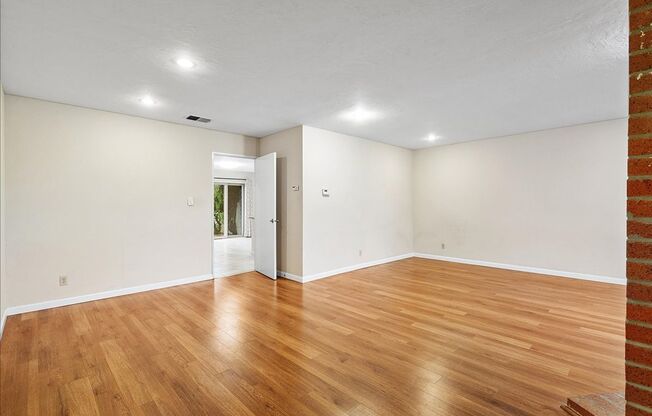 3310 Fir Ave - 4 bedroom | 2.5 bath | Townhouse