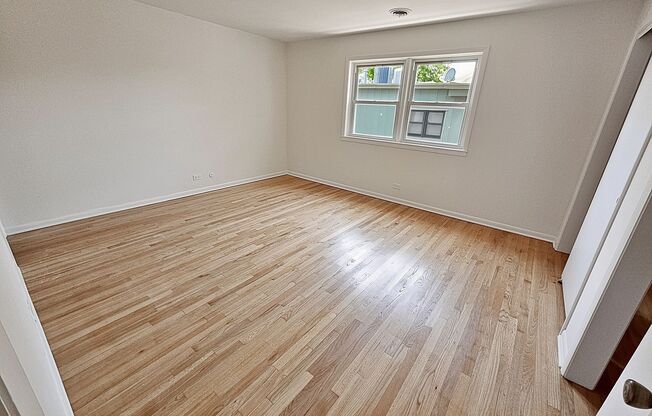 3 beds, 2 baths, $3,295, Unit 502