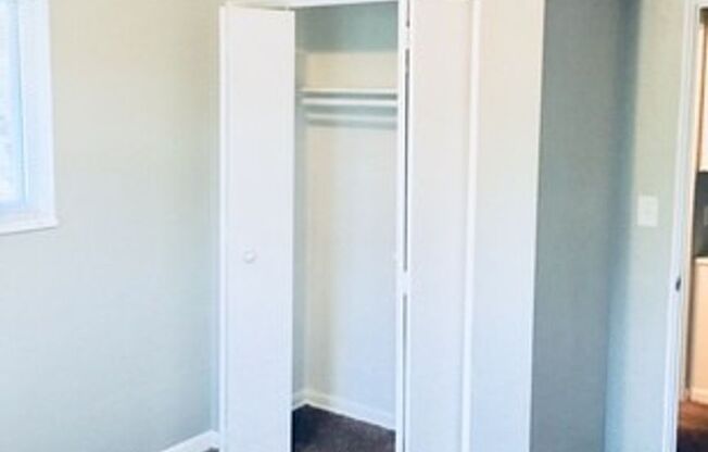 2 beds, 1 bath, 750 sqft, $1,195, Unit B05 1038 18