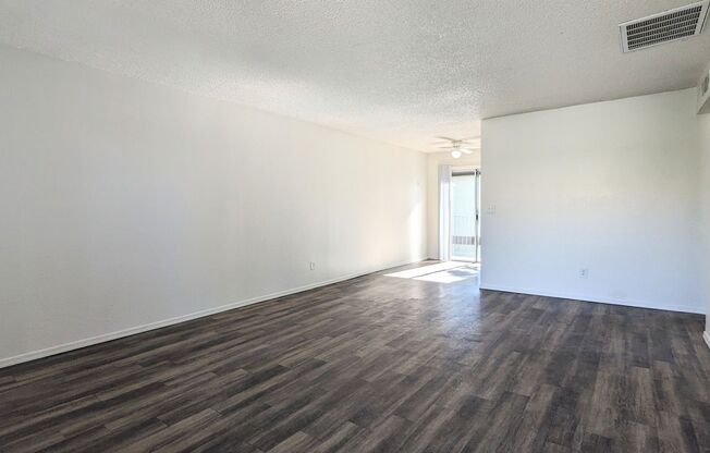 2 beds, 1 bath, 825 sqft, $975, Unit 210