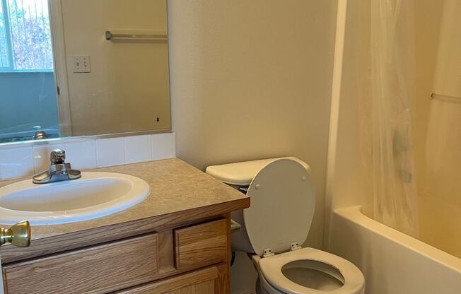 3 beds, 2.5 baths, 1,180 sqft, $1,800, Unit 2128-4855