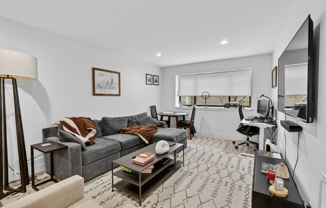 1 bed, 1 bath, 700 sqft, $2,700, Unit 4B