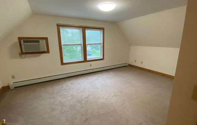 4 beds, 1 bath, $3,500, Unit 279 Unit 2