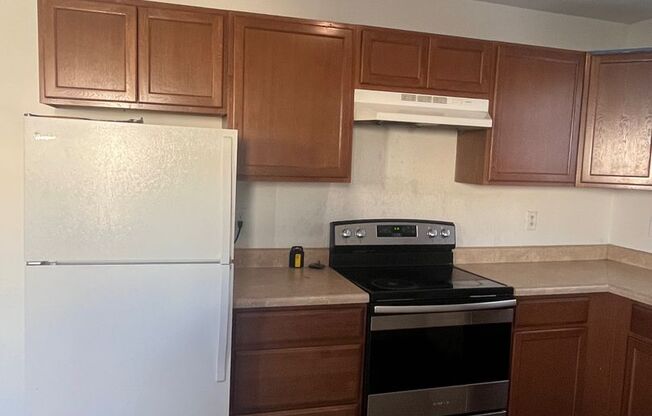 2 beds, 1 bath, $900, Unit 645 N Gordon