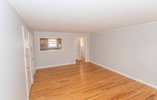 2 beds, 1 bath, $1,895, Unit V-20-2