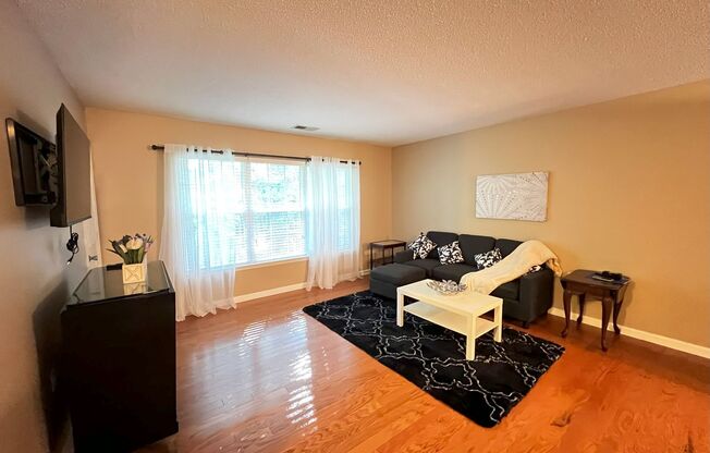 2 beds, 2 baths, $1,400, Unit UNIT 202