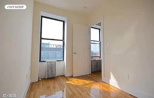 492 11 ST
