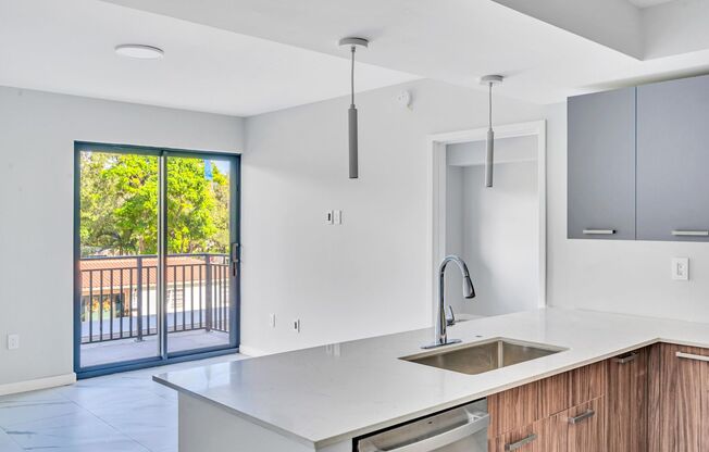 2 beds, 2 baths, 901 sqft, $2,769, Unit 302