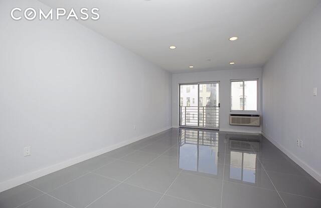 371 W 126 ST