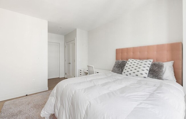 1 bed, 1 bath, 691 sqft, $5,650, Unit 1912