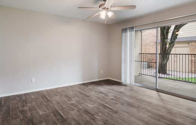 Living Room with Ceiling Fan at Preston Villas Apartment Homes, Dallas, Texas, TX