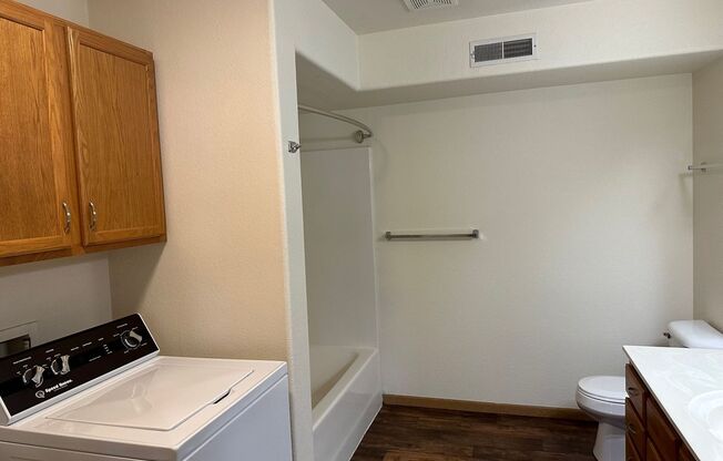 1 bed, 1 bath, 1,371 sqft, $1,825, Unit 33562