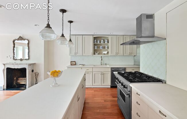237 E 48 ST