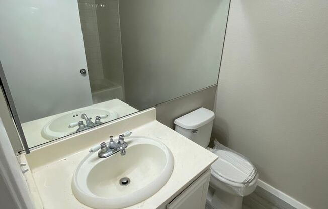 2 beds, 2 baths, 1,008 sqft, $1,375, Unit 205