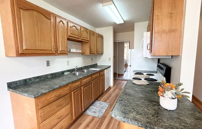 2 beds, 1 bath, 790 sqft, $770, Unit 2502-105