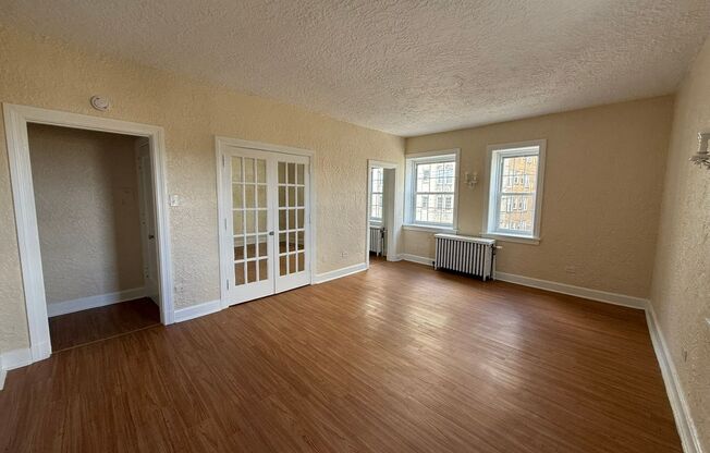 Studio, 1 bath, 401 sqft, $1,200, Unit Bayard Manor 309